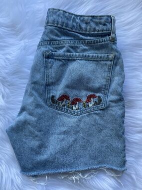 Embroidered boyfriend shorts